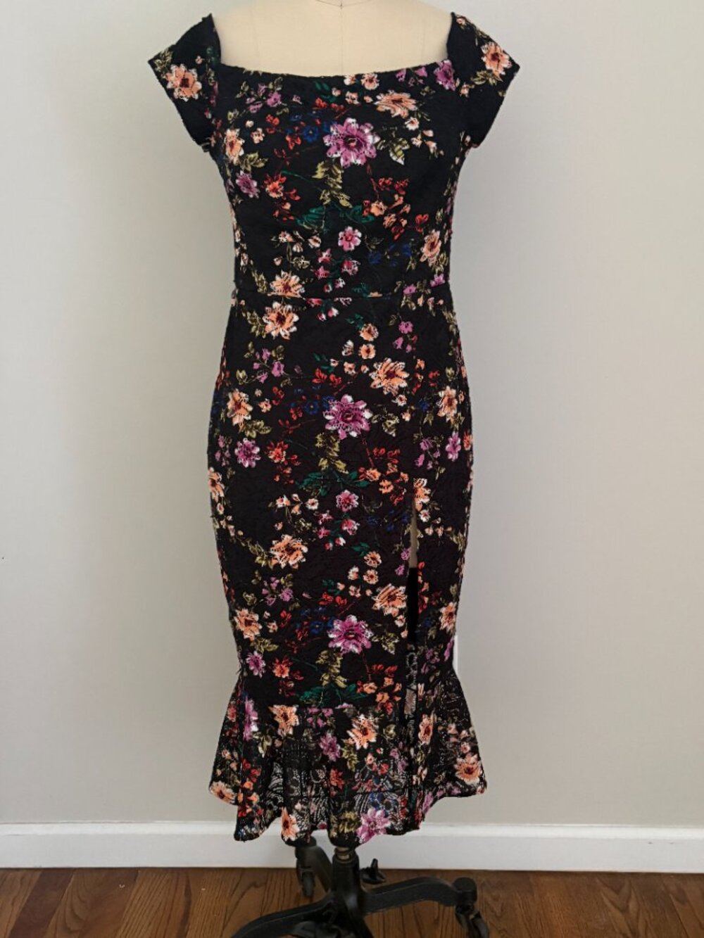 GUESS Off-The-Shoulder Lace Midi Black Slit Floral Feminine Whimsical Chic 8